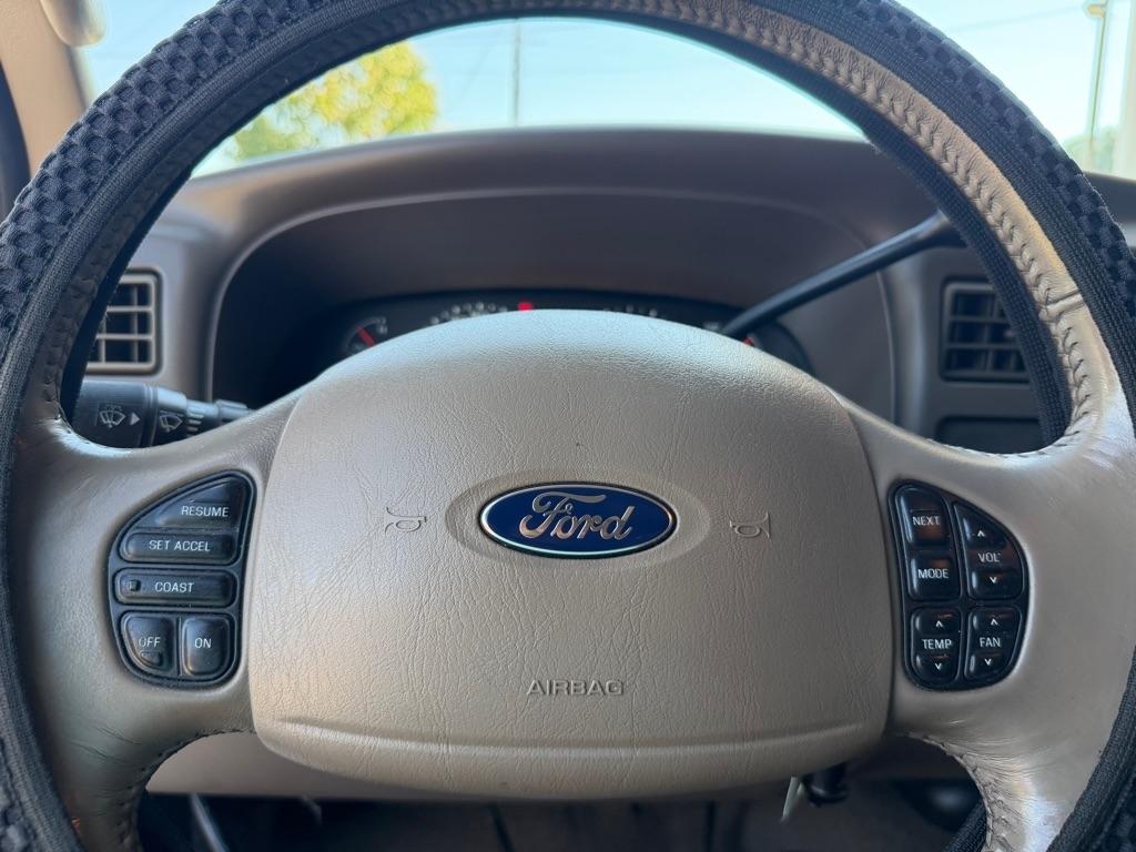 Ford Excursion  2004