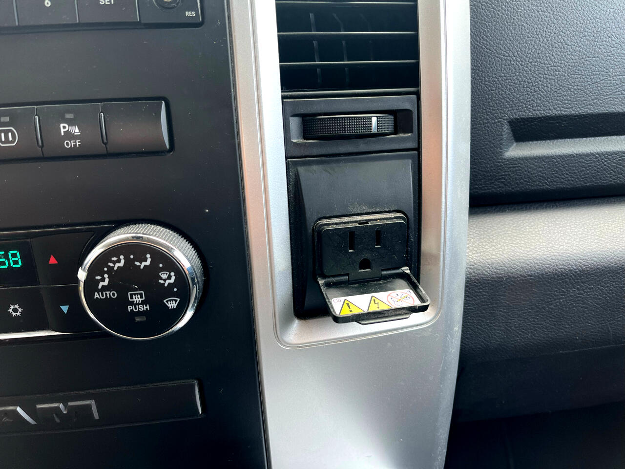 Dodge 1500 Sport Quad Cab 4WD 2012 Dodge 1500 Sport Quad Cab 4WD 2012