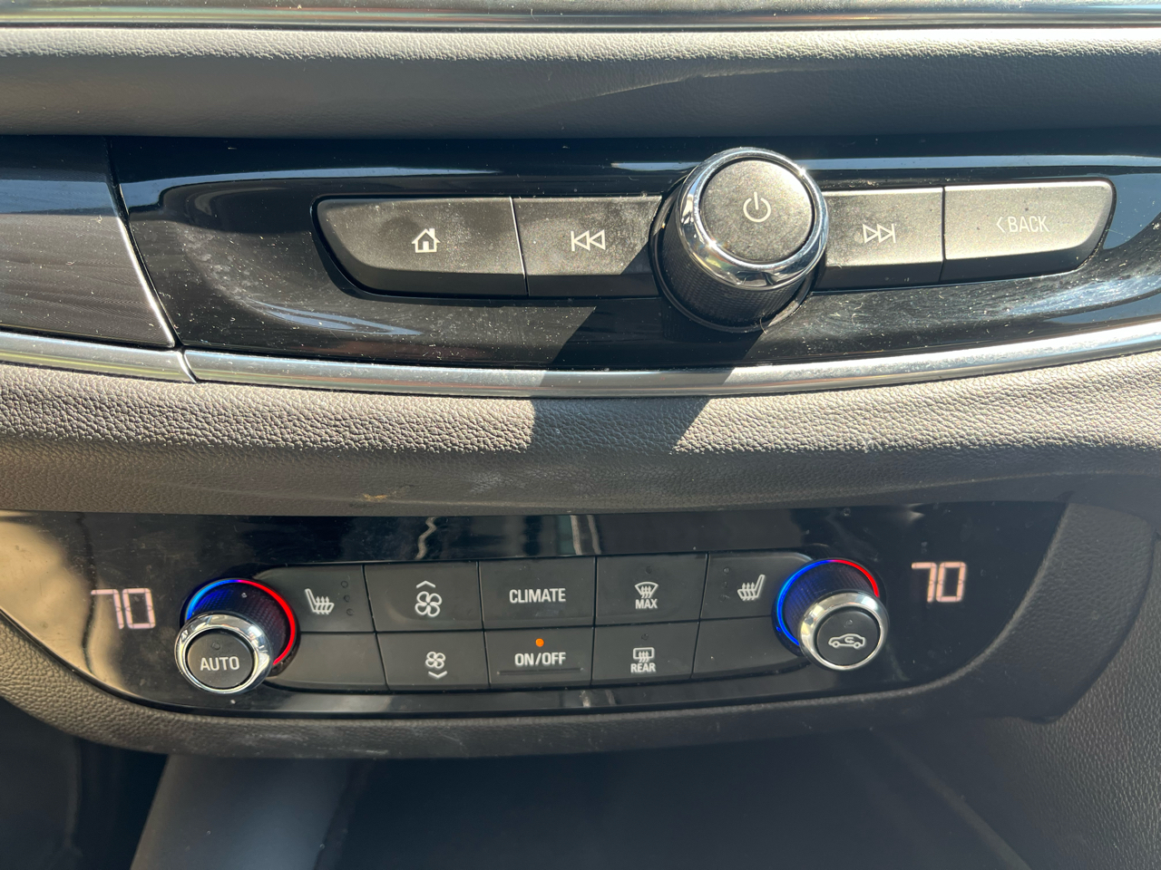 Buick Enclave Essence AWD 2018 Buick Enclave Essence AWD 2018