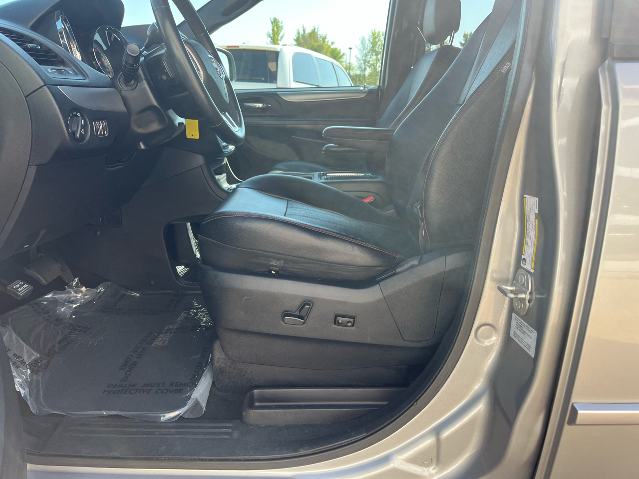 2016 Dodge Grand Caravan R/T photo 15
