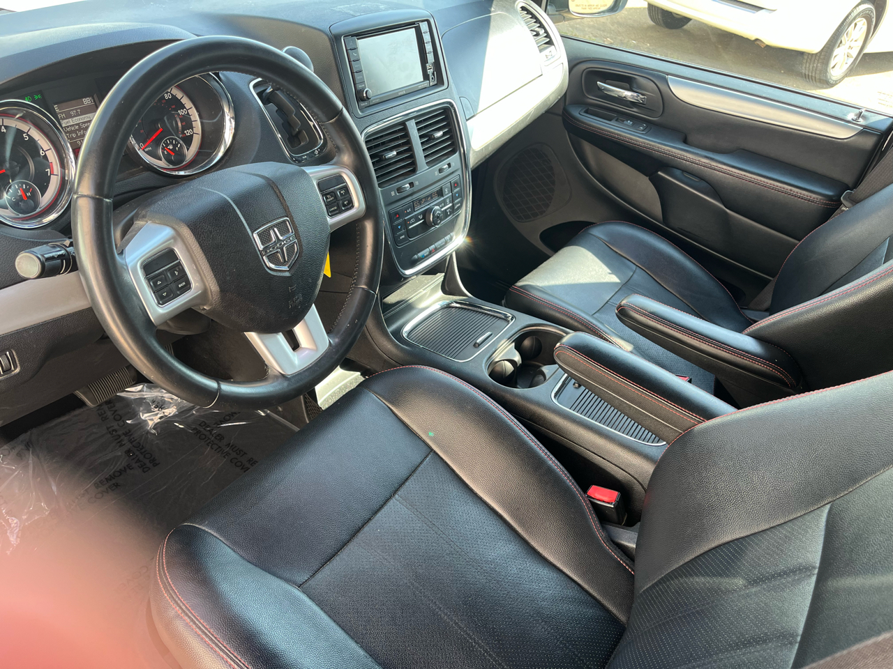 2016 Dodge Grand Caravan R/T photo 16