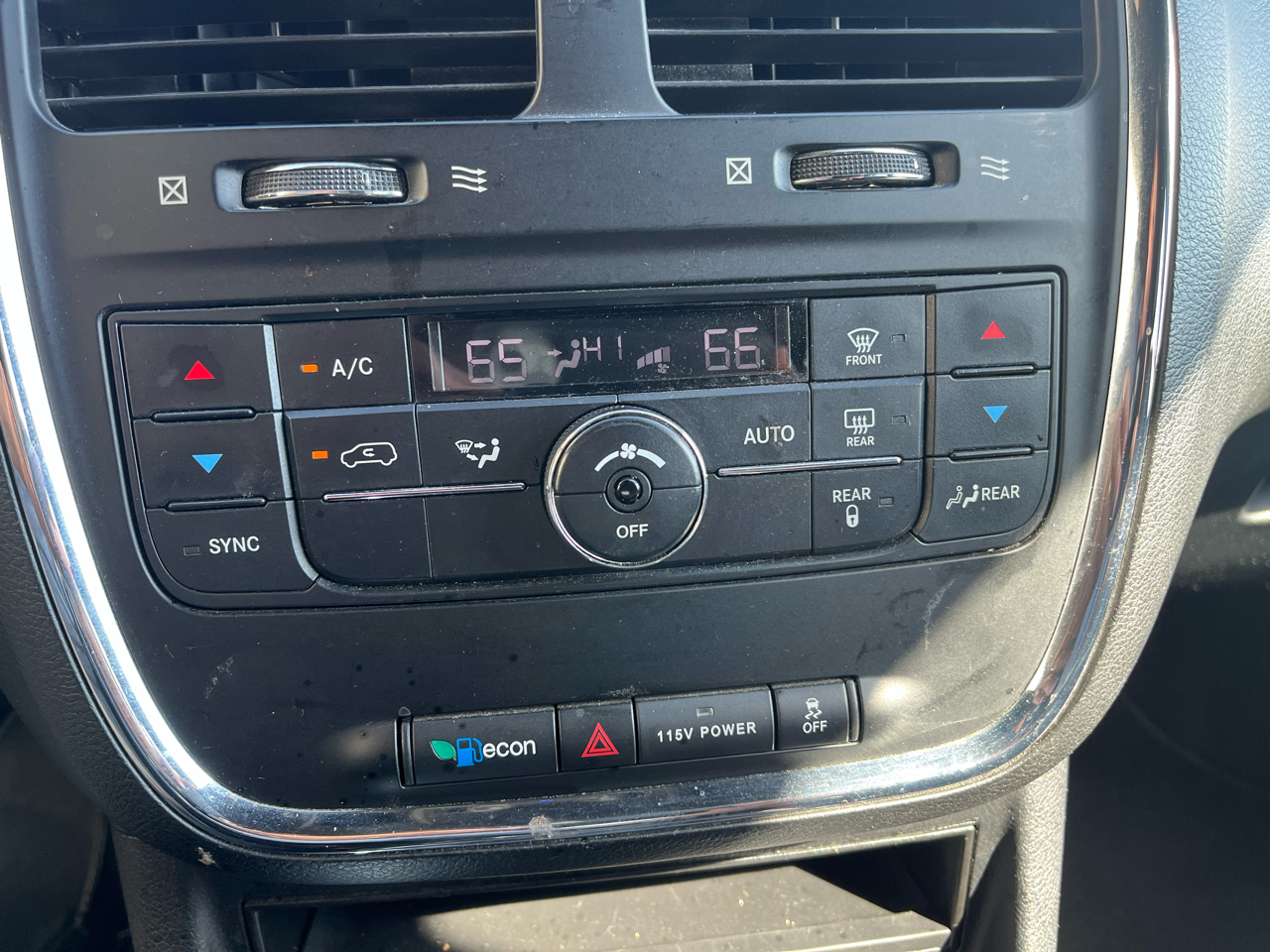 2016 Dodge Grand Caravan R/T photo 22