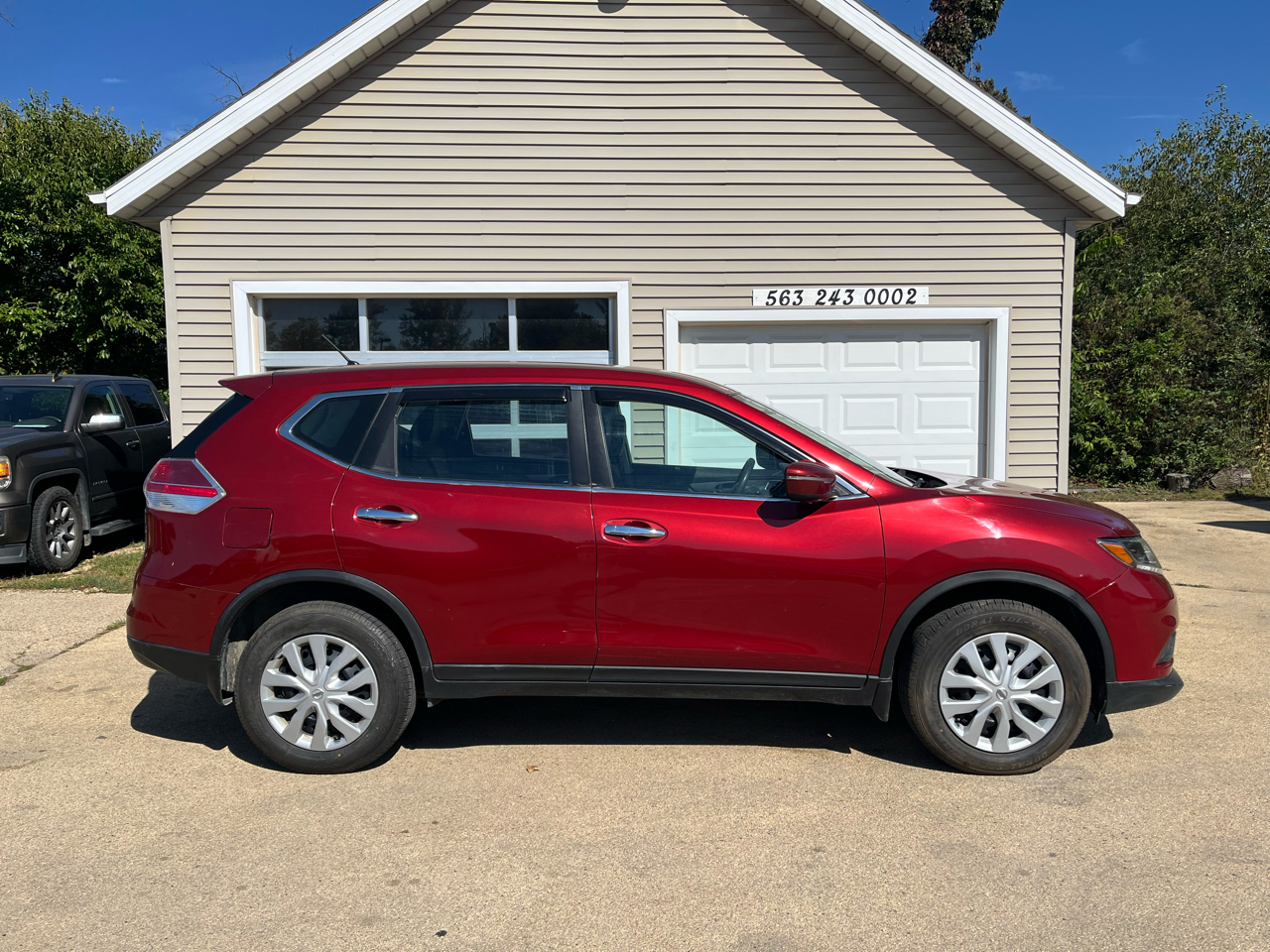 2015 Nissan Rogue S AWD photo 2