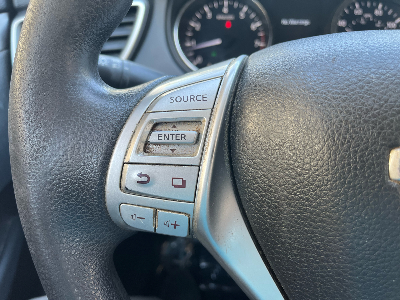 2015 Nissan Rogue S AWD photo 17