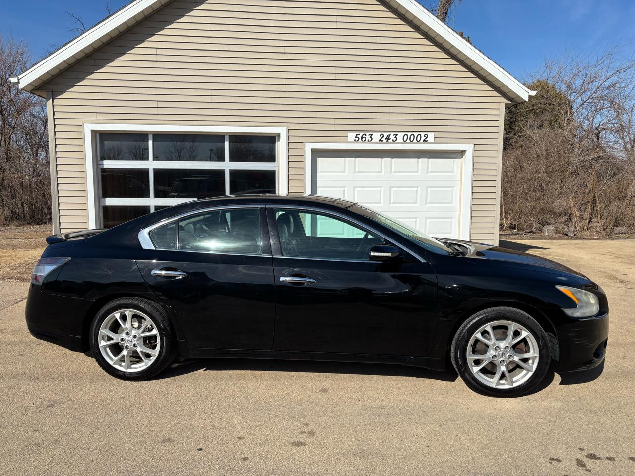 Nissan Maxima S 2012