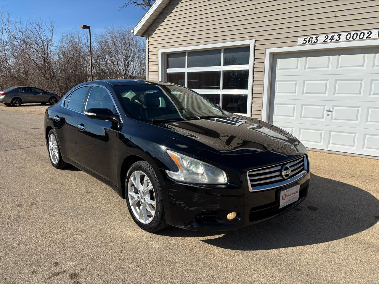 Nissan Maxima S 2012