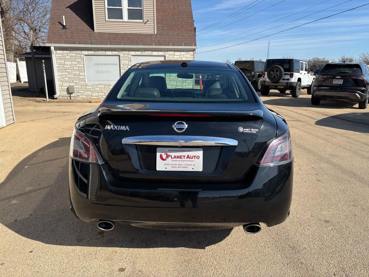 Nissan Maxima S 2012