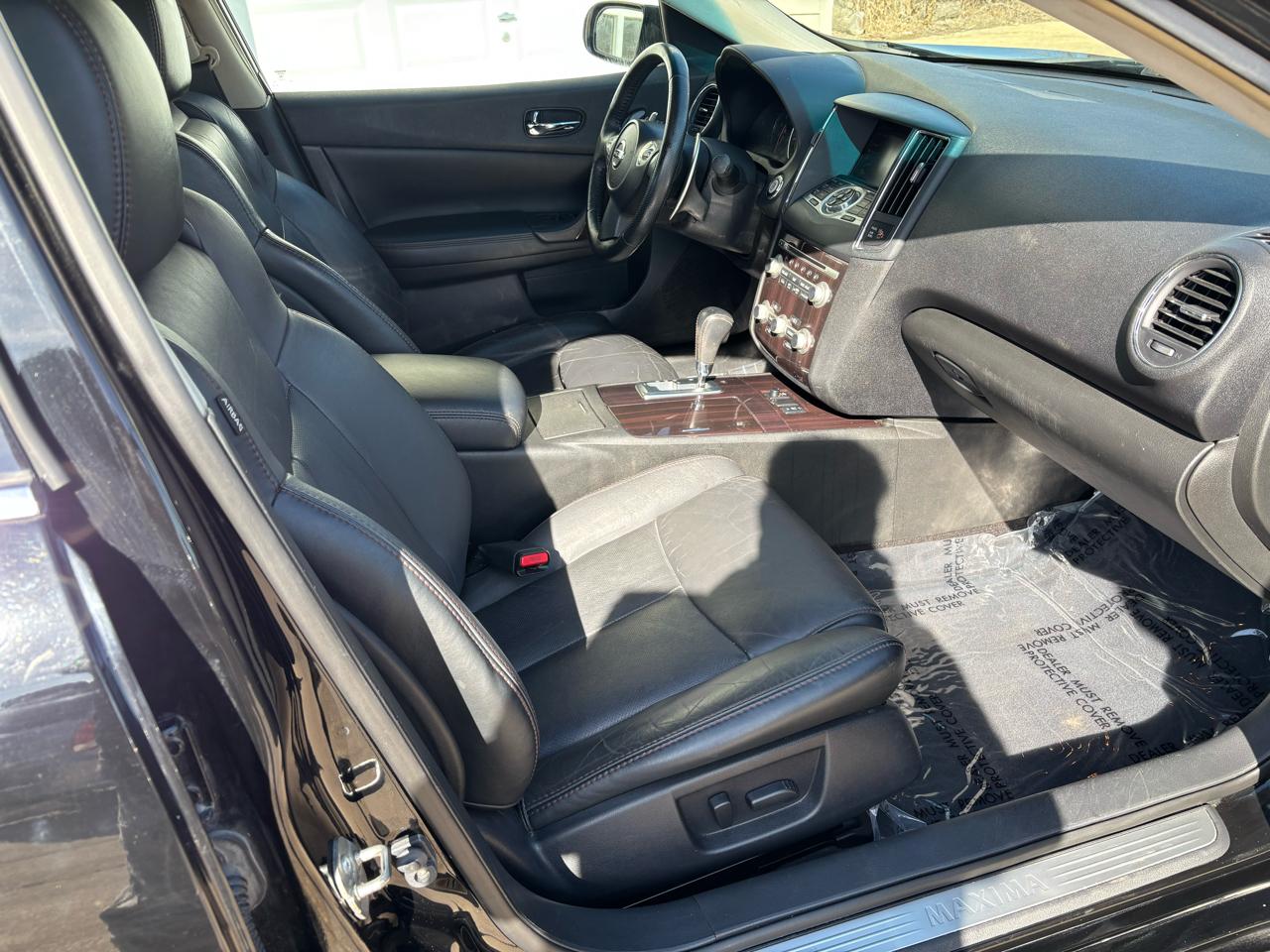 Nissan Maxima S 2012