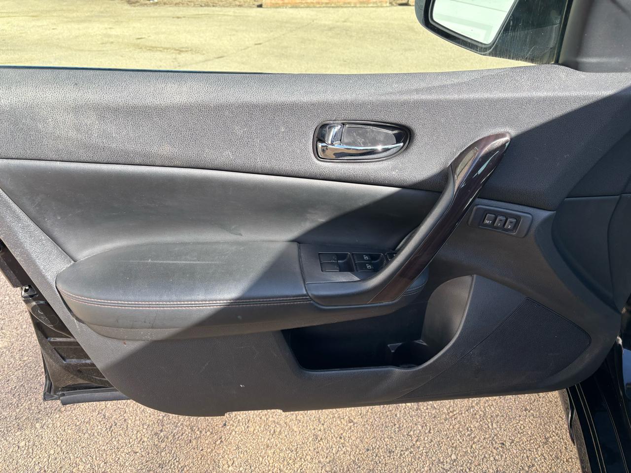 Nissan Maxima S 2012