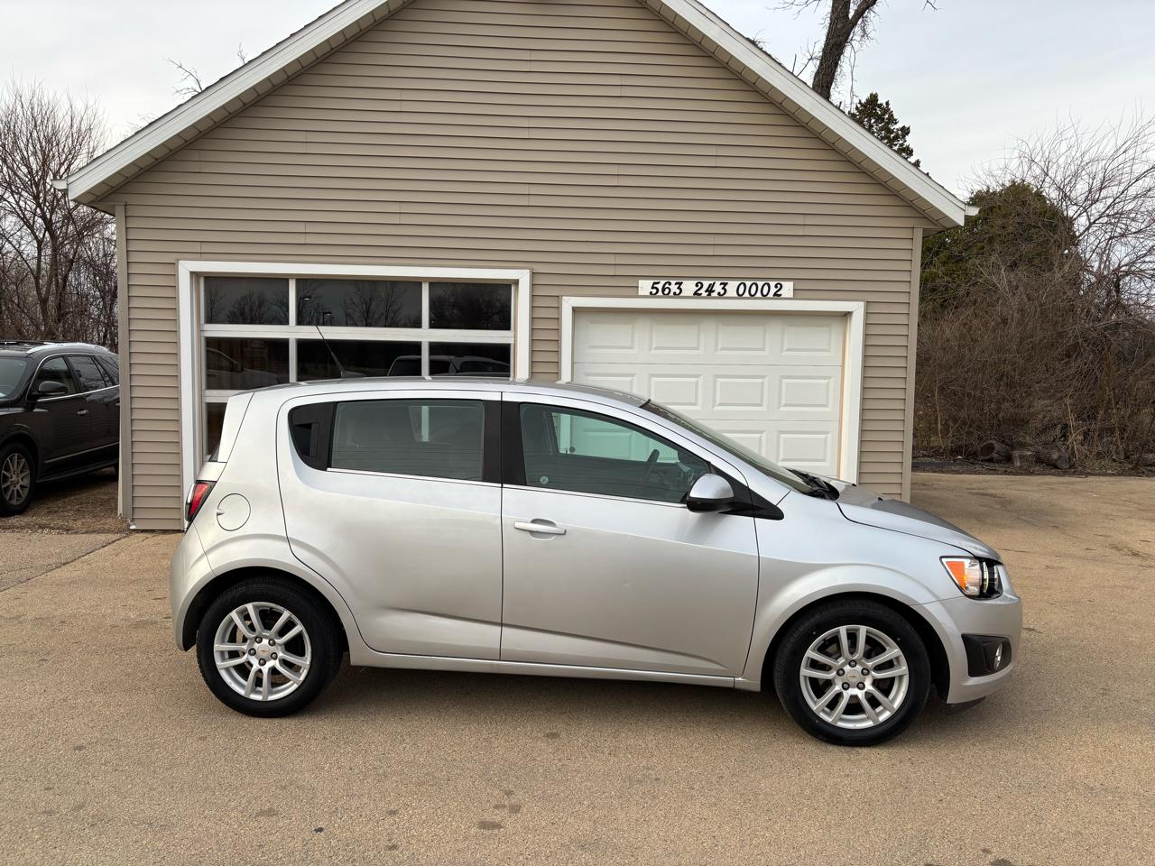 Chevrolet Sonic 2LT 5-Door 2012