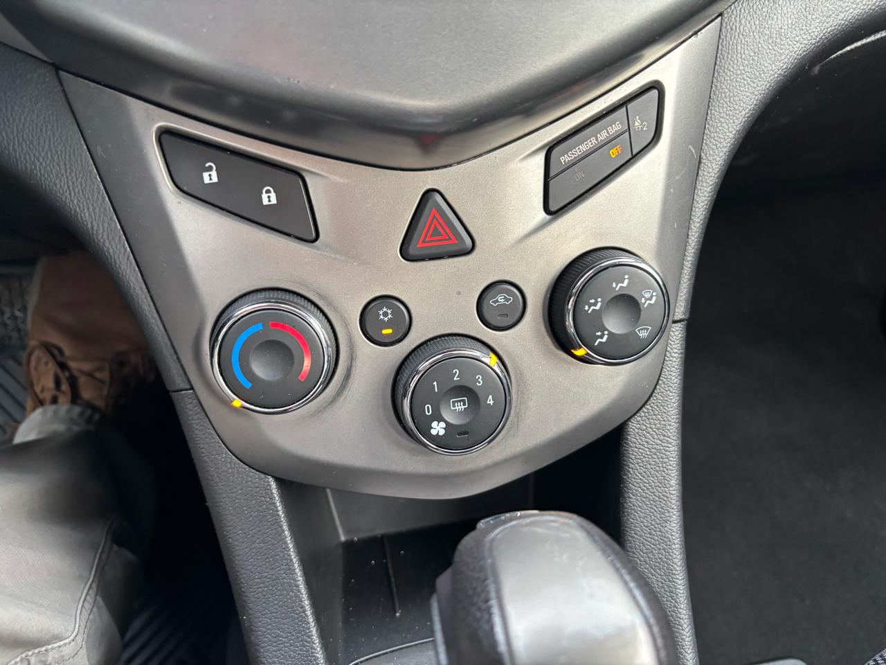 Chevrolet Sonic 2LT 5-Door 2012