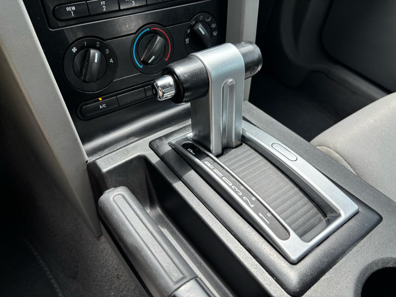 Ford Mustang V6 Premium Coupe 2009