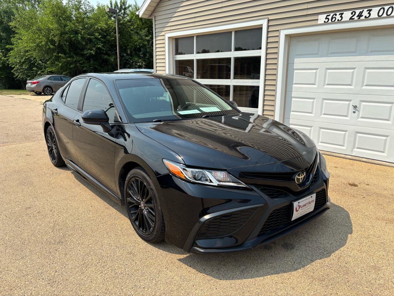 Toyota Camry SE Nightshade Edition AWD 2021