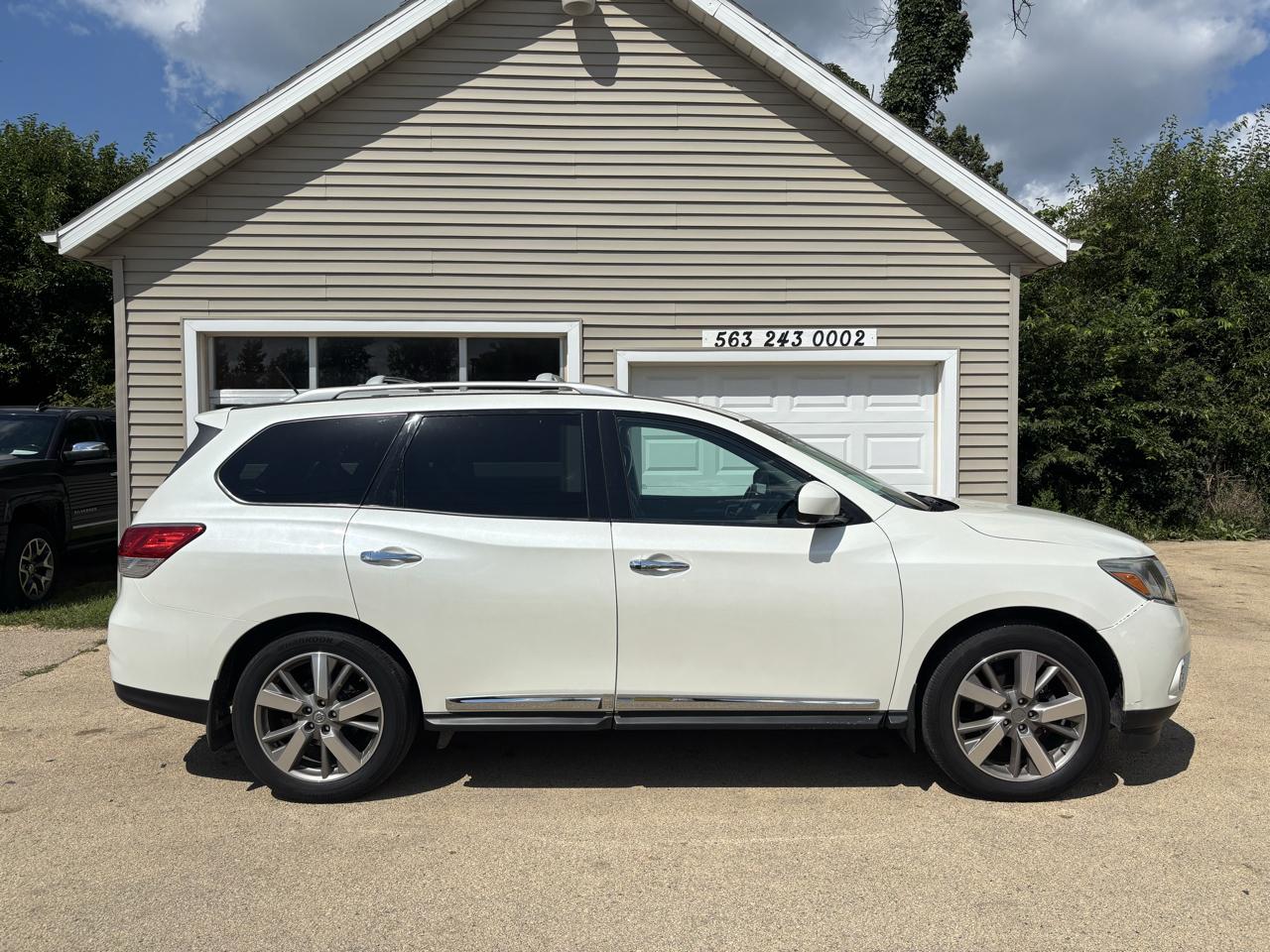 Nissan Pathfinder LE Platinum Edition 4WD 2016