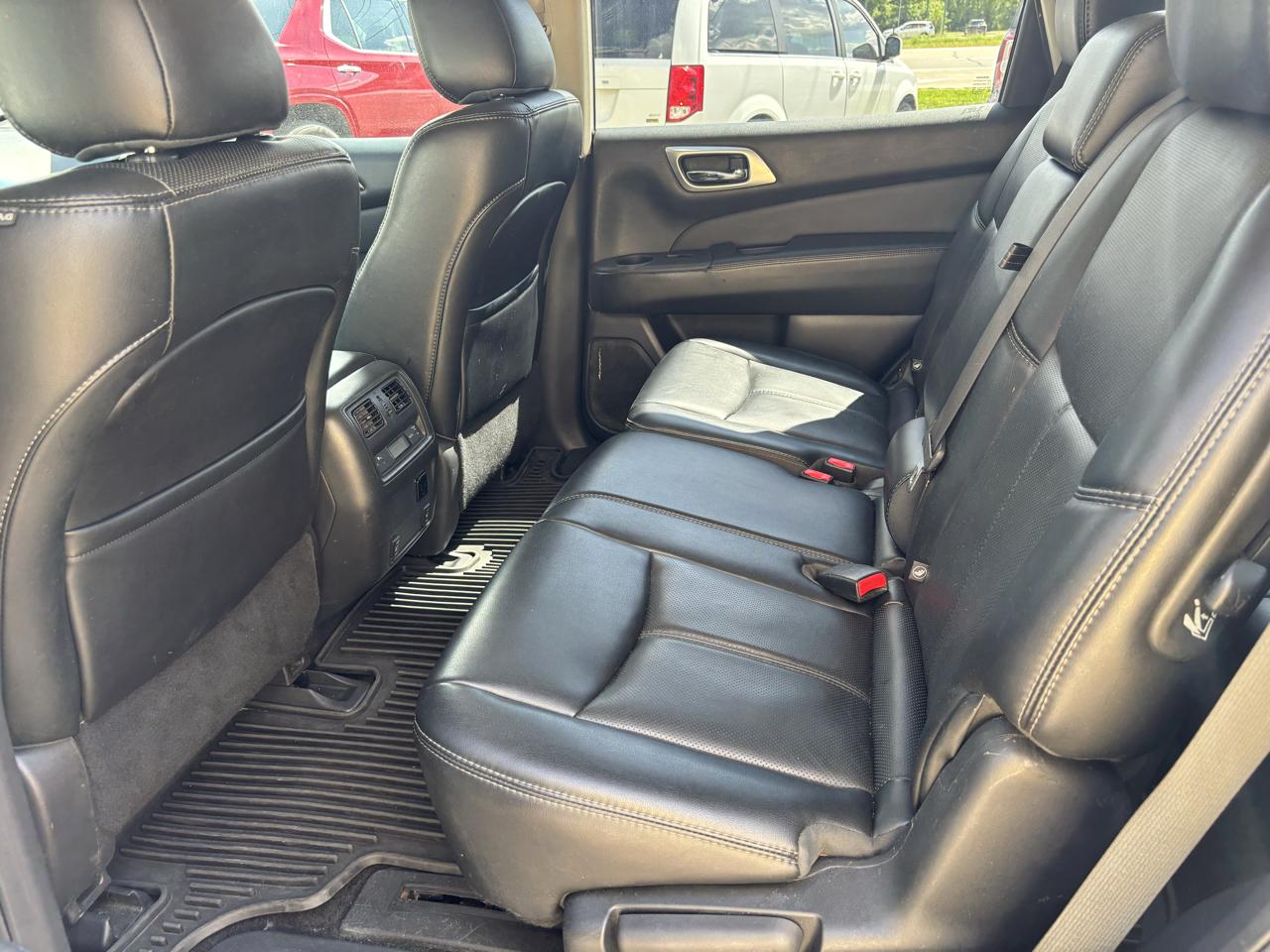 Nissan Pathfinder LE Platinum Edition 4WD 2016
