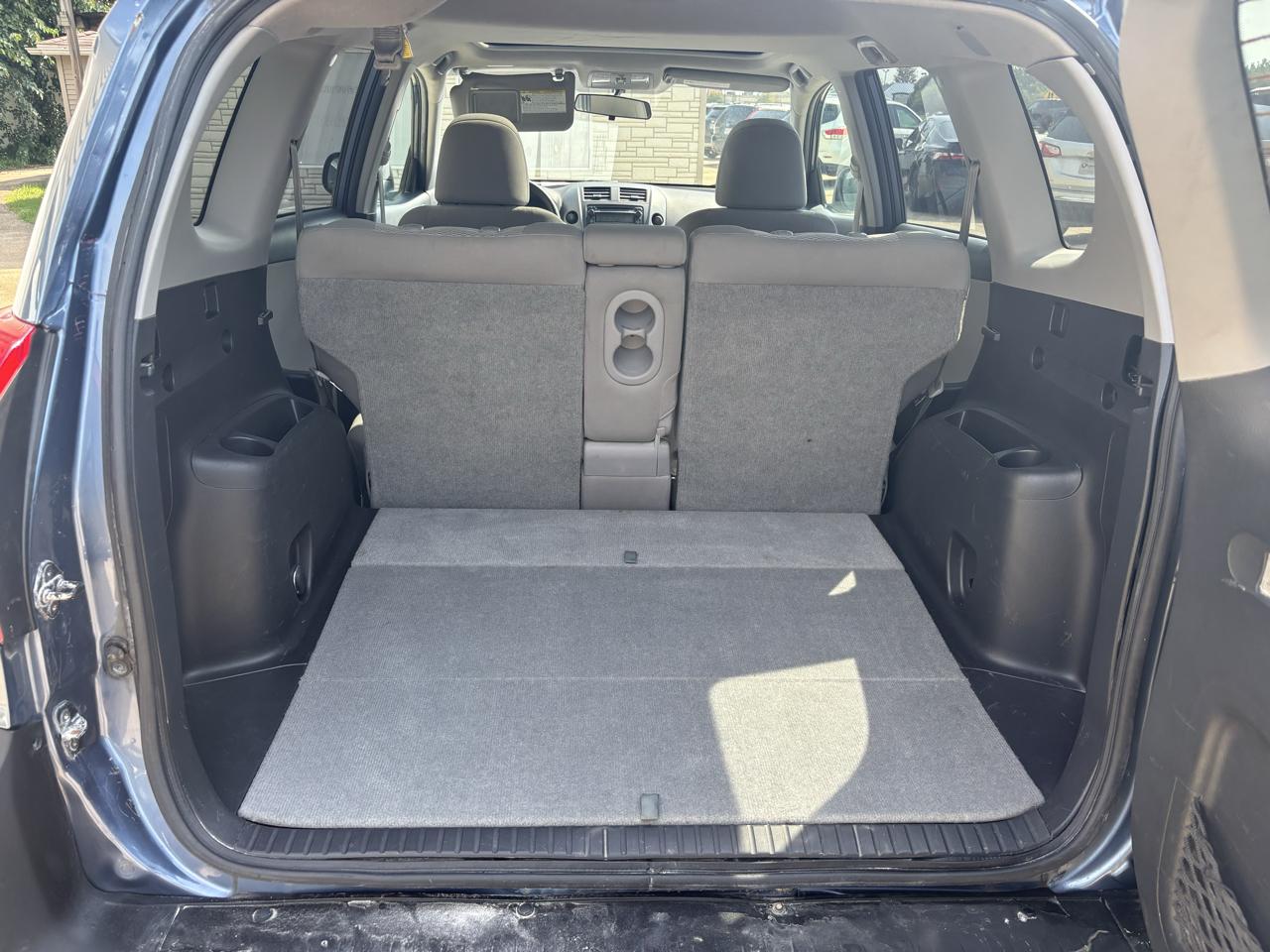 Toyota RAV4 4dr Sport 4-cyl 4WD (Natl) 2012