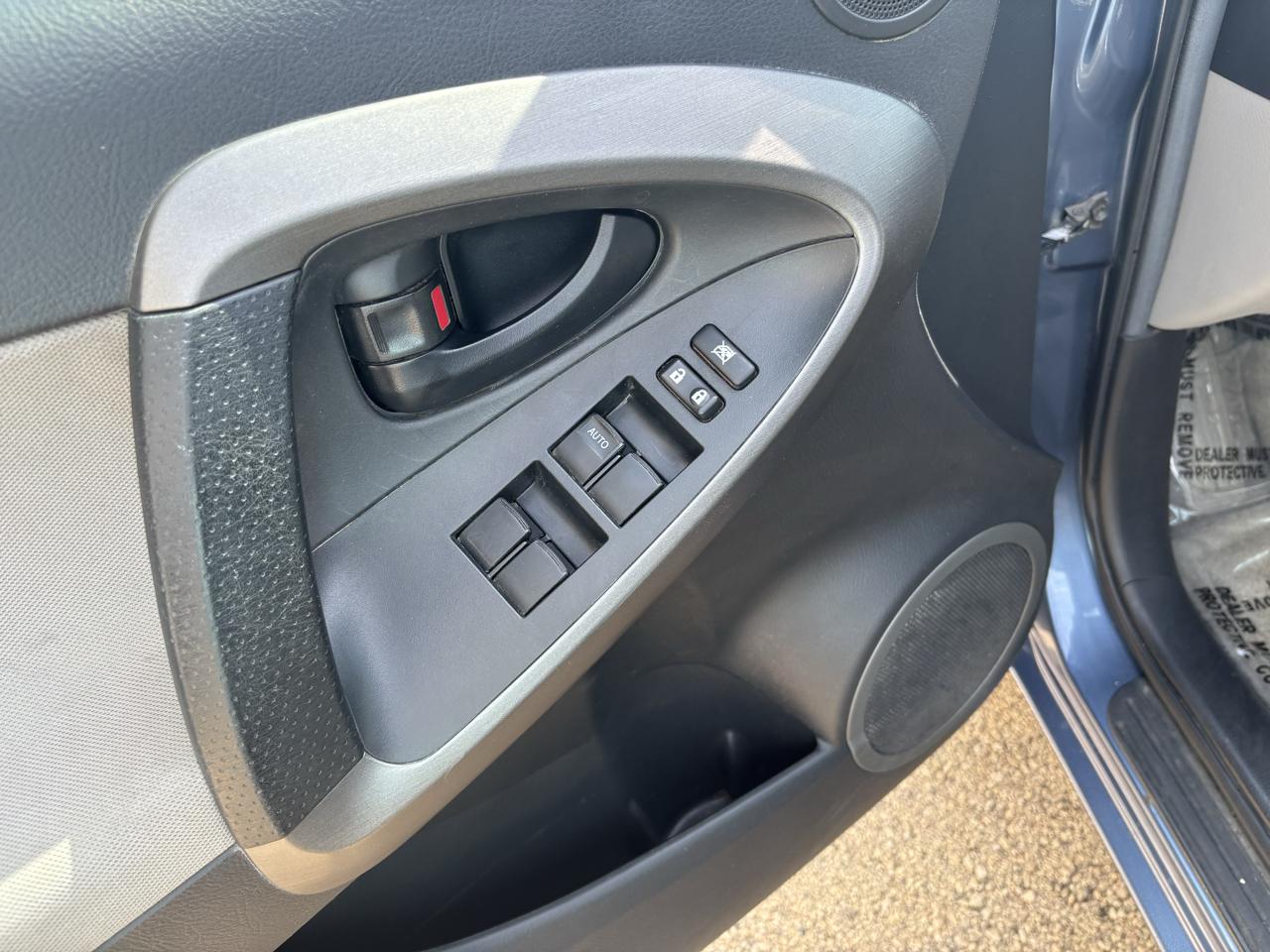Toyota RAV4 4dr Sport 4-cyl 4WD (Natl) 2012