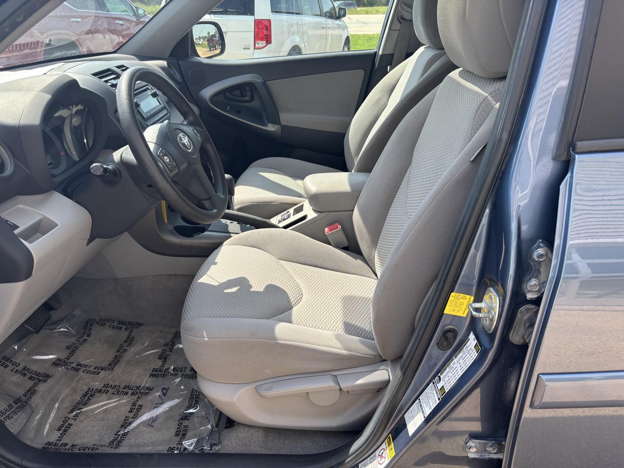 Toyota RAV4 4dr Sport 4-cyl 4WD (Natl) 2012