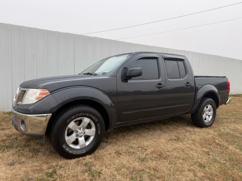 2010 Nissan Frontier SE's photo