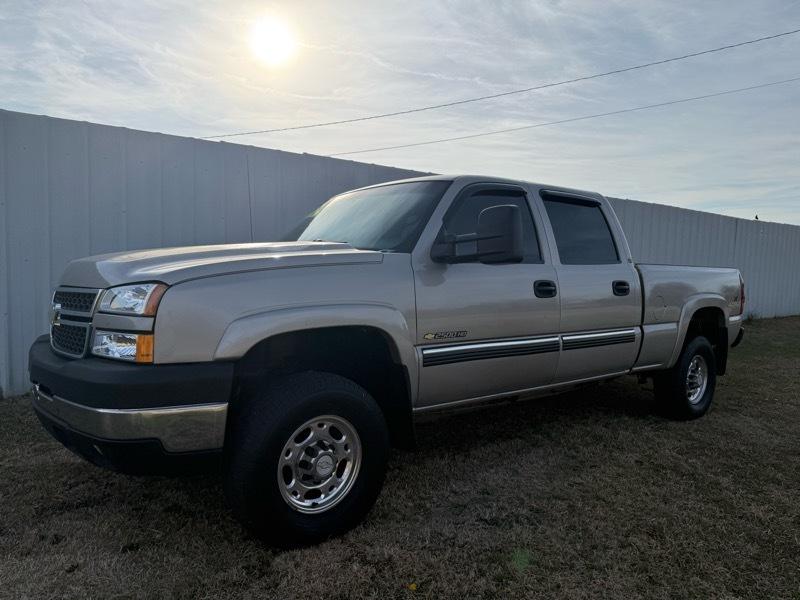 2006 Chevrolet Silverado 2500HD LS Crew Cab 4WD