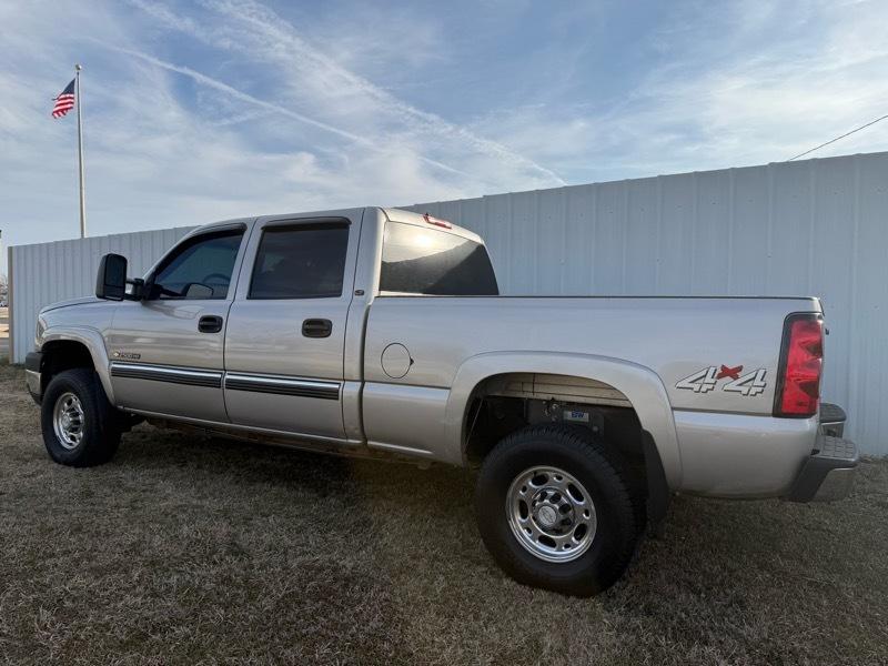 Chevrolet Silverado 2500HD LS Crew Cab 4WD 2006