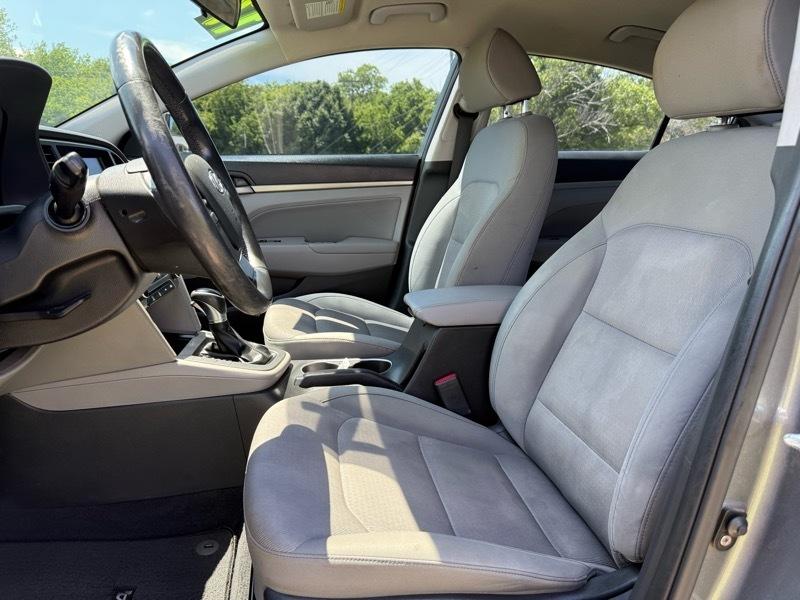 Hyundai Elantra Value Edition 6A 2017