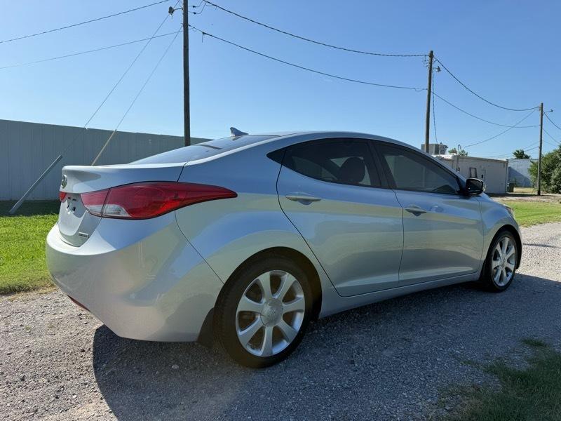 Hyundai Elantra GLS M/T 2013