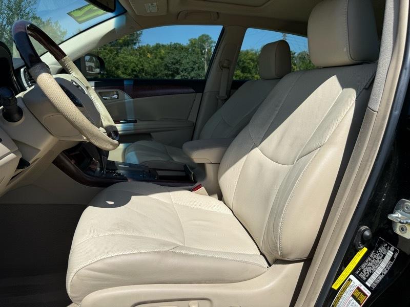 Toyota Avalon 4dr Sedan XLS w/Bucket Seats 2012