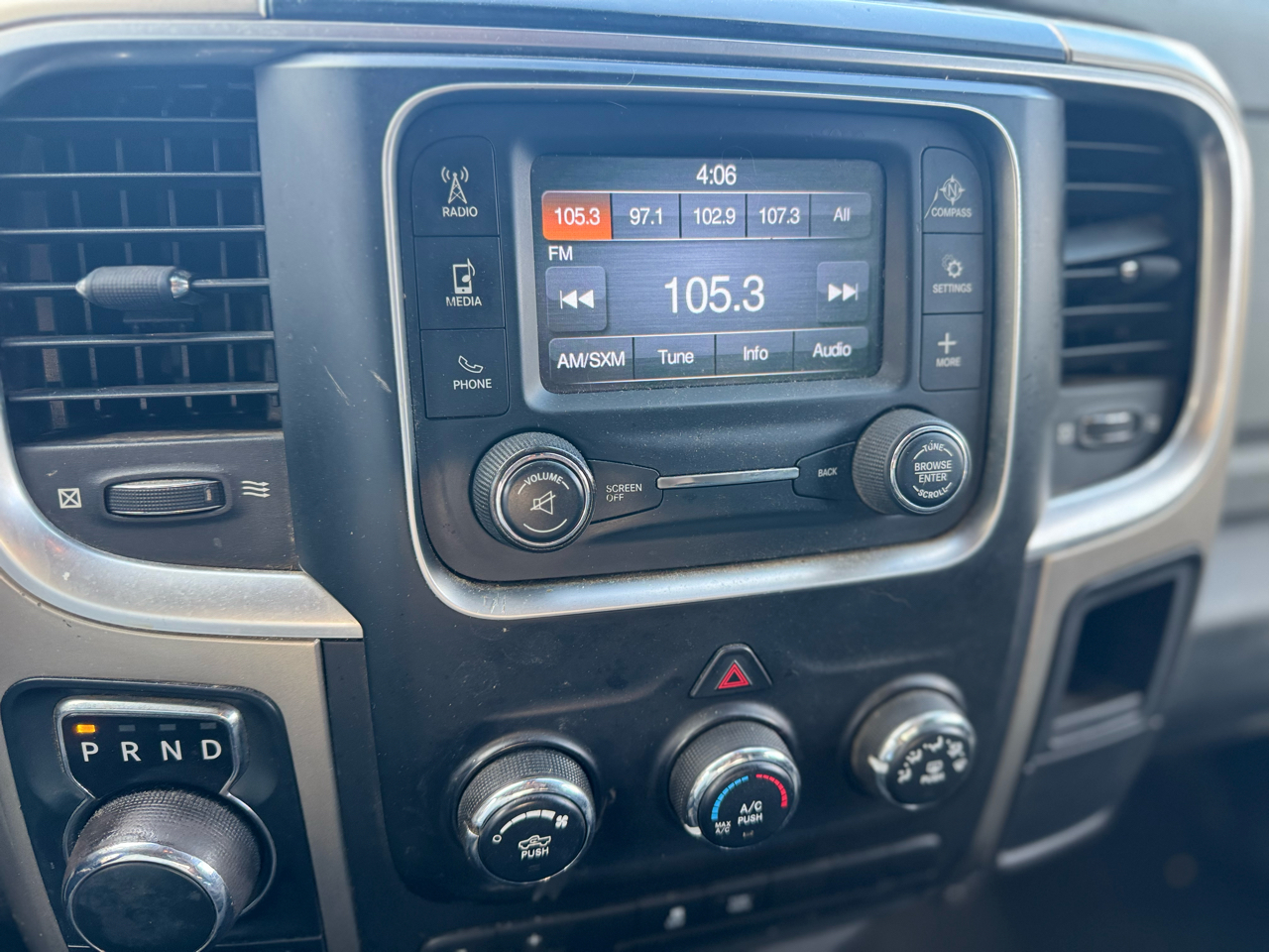 RAM 1500 SLT Quad Cab 4WD 2013 RAM 1500 SLT Quad Cab 4WD 2013