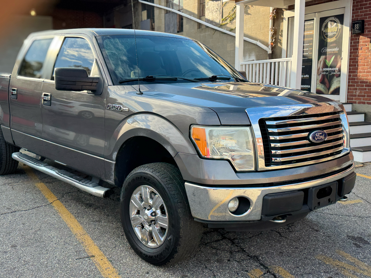 Ford F-150 2WD SuperCrew 139" XLT 2011 Ford F-150 2WD SuperCrew 139" XLT 2011