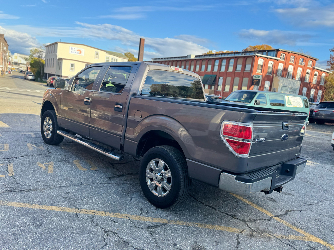 Ford F-150 2WD SuperCrew 139" XLT 2011 Ford F-150 2WD SuperCrew 139" XLT 2011