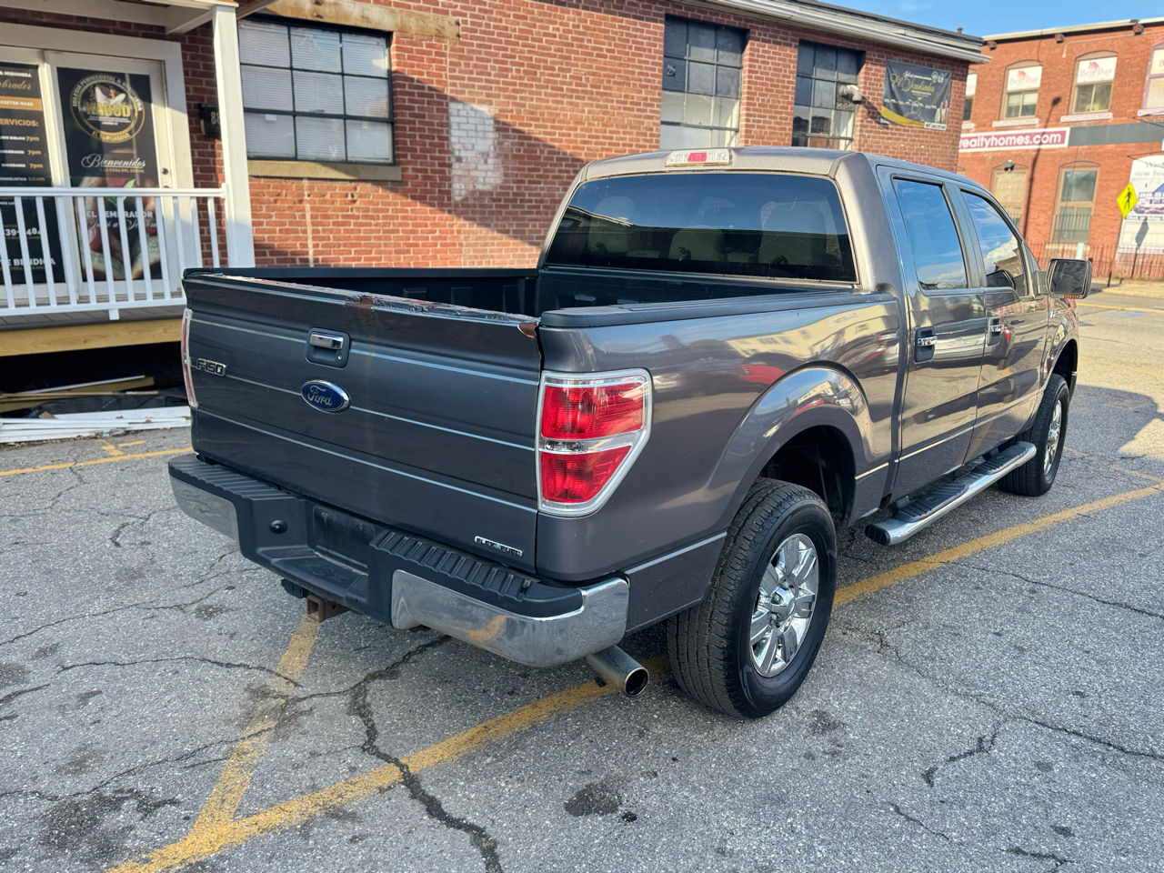 Ford F-150 2WD SuperCrew 139" XLT 2011 Ford F-150 2WD SuperCrew 139" XLT 2011
