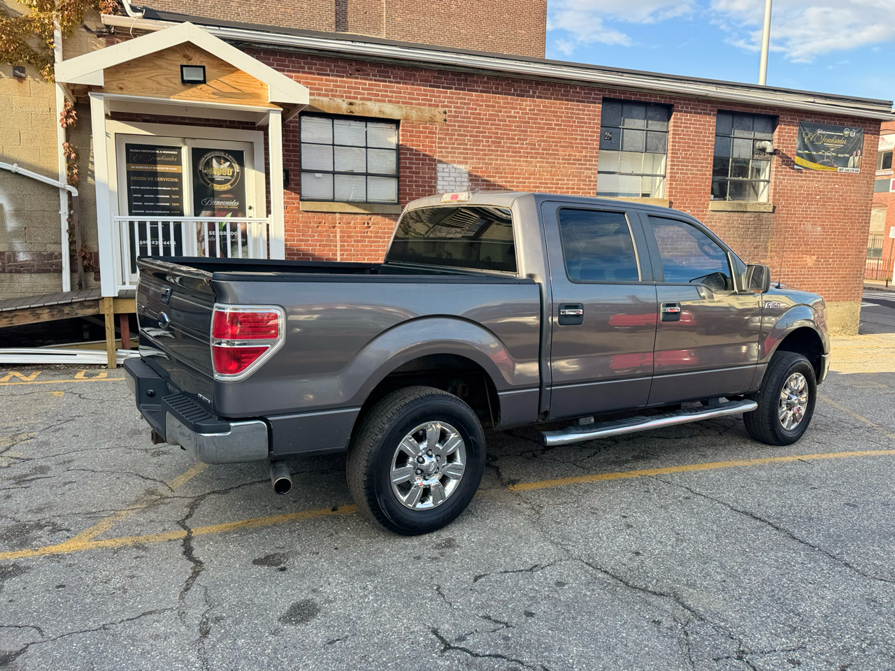 Ford F-150 2WD SuperCrew 139" XLT 2011 Ford F-150 2WD SuperCrew 139" XLT 2011