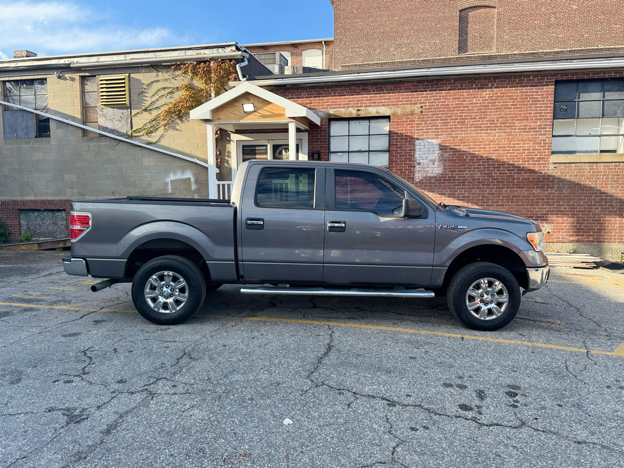Ford F-150 2WD SuperCrew 139" XLT 2011 Ford F-150 2WD SuperCrew 139" XLT 2011