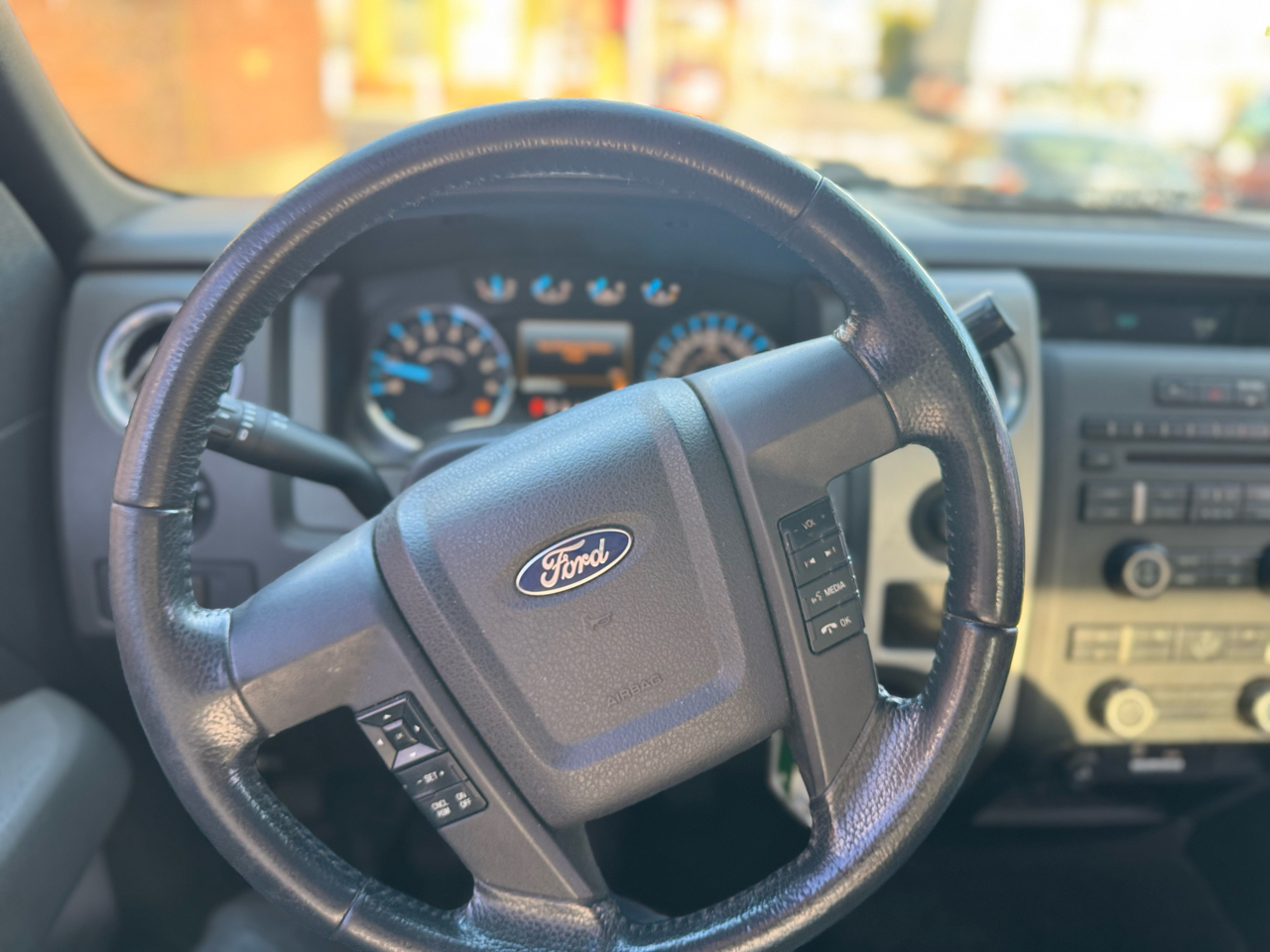 Ford F-150 2WD SuperCrew 139" XLT 2011 Ford F-150 2WD SuperCrew 139" XLT 2011