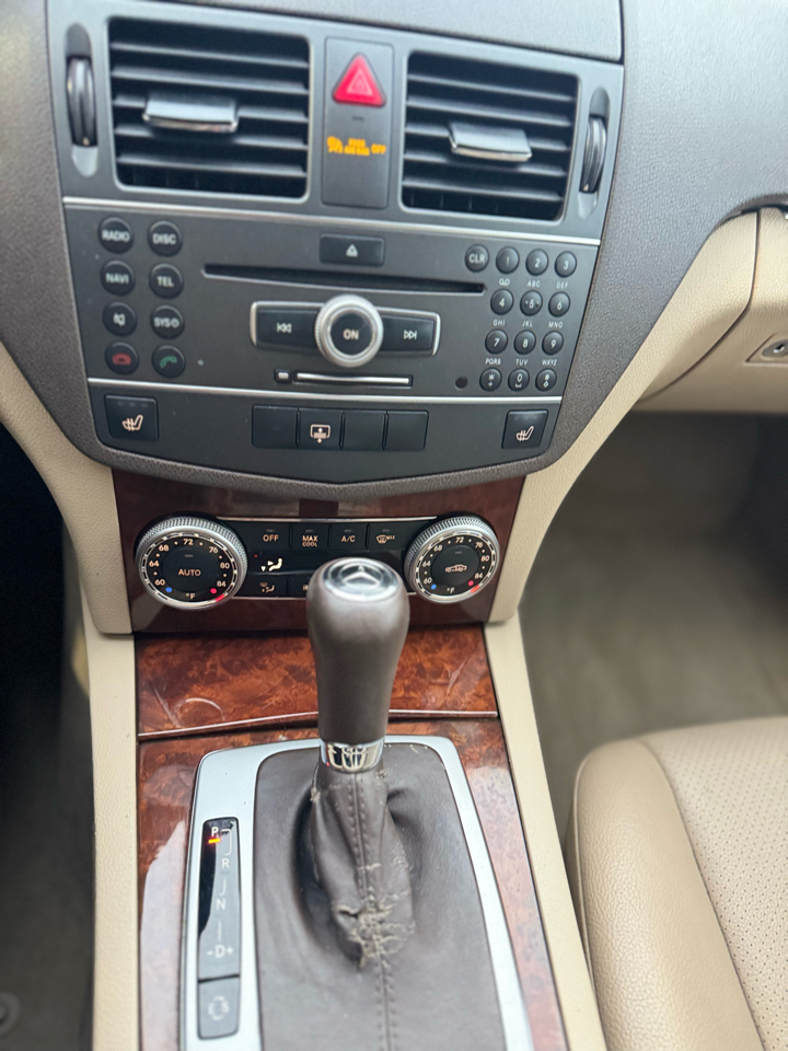 Mercedes-Benz C-Class C300 4MATIC Luxury Sedan 2011