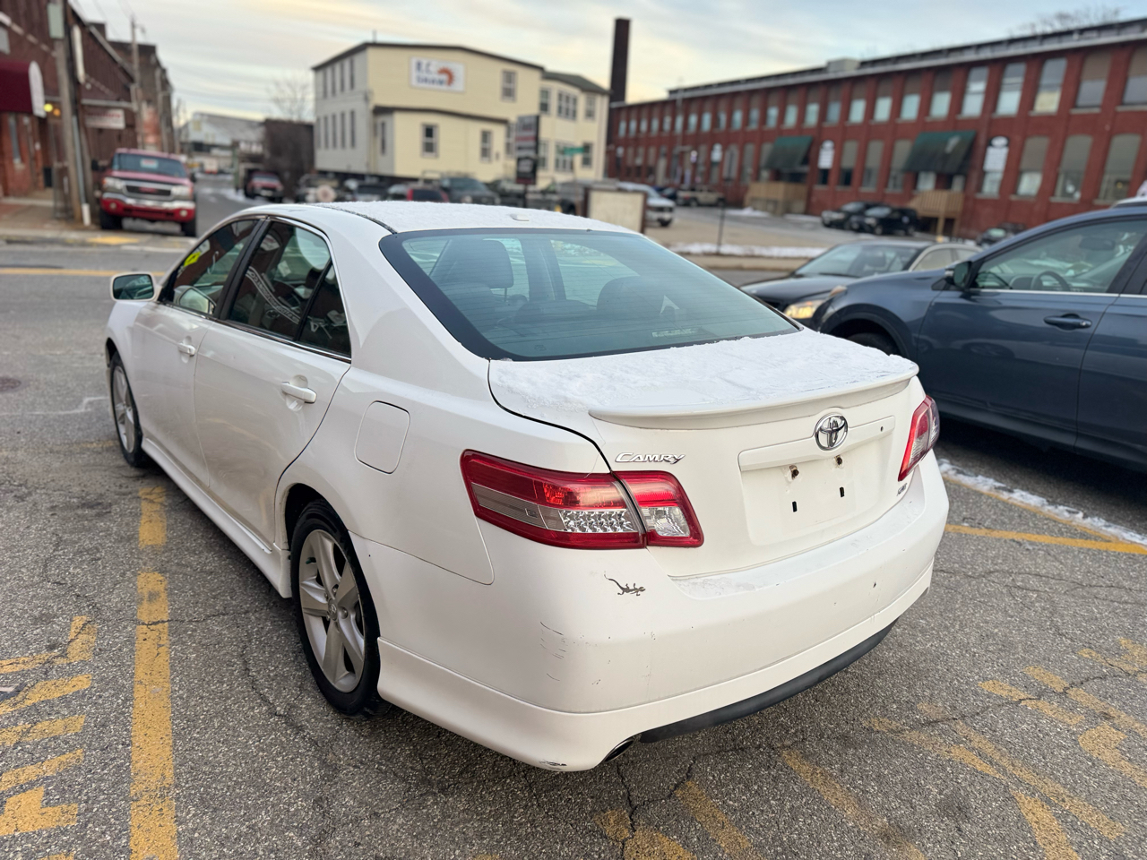 Toyota Camry SE 6-Spd MT 2010