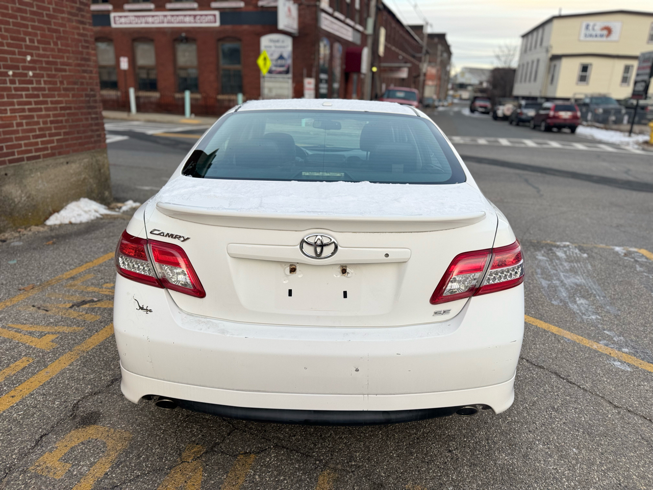 Toyota Camry SE 6-Spd MT 2010