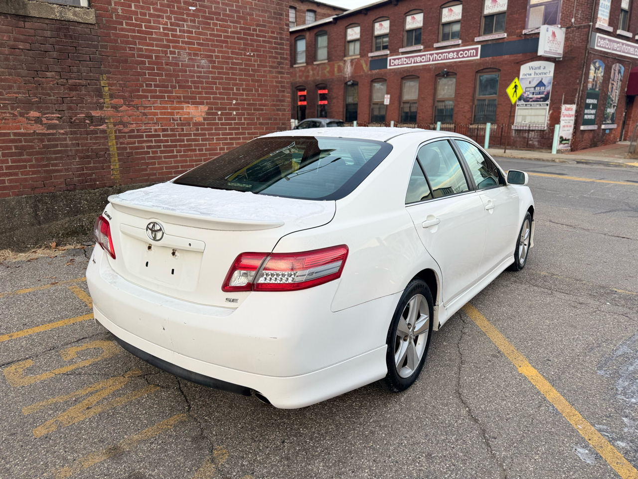 Toyota Camry SE 6-Spd MT 2010