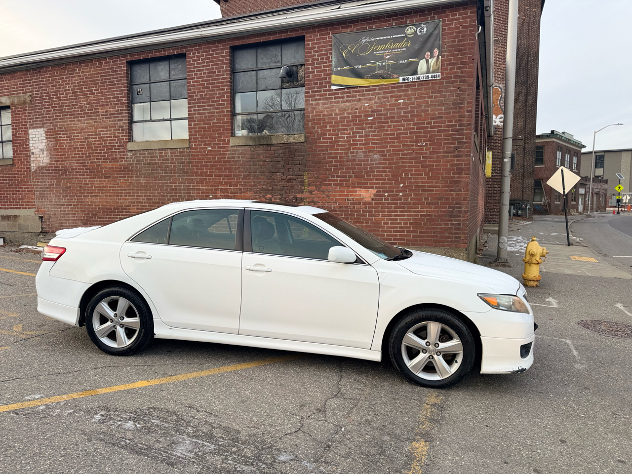 Toyota Camry SE 6-Spd MT 2010