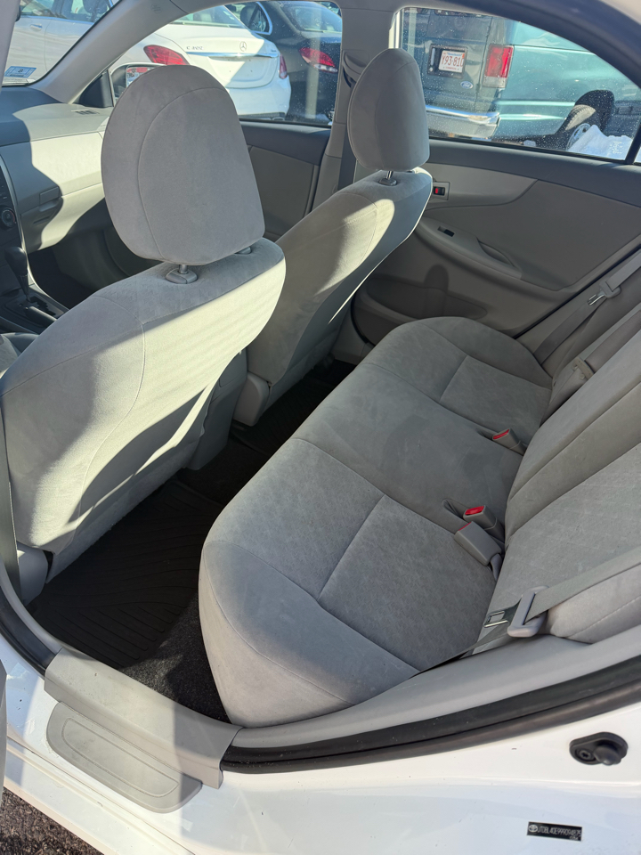 Toyota Corolla 4dr Sdn Auto LE (Natl) 2009