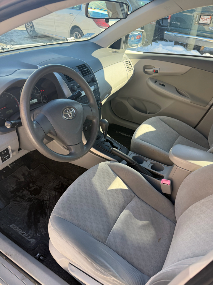 Toyota Corolla 4dr Sdn Auto LE (Natl) 2009