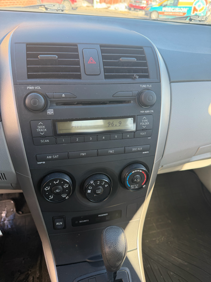 Toyota Corolla 4dr Sdn Auto LE (Natl) 2009