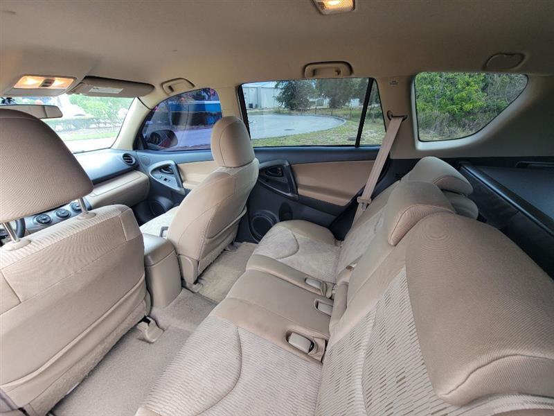 Toyota RAV4 Base I4 2WD 2009