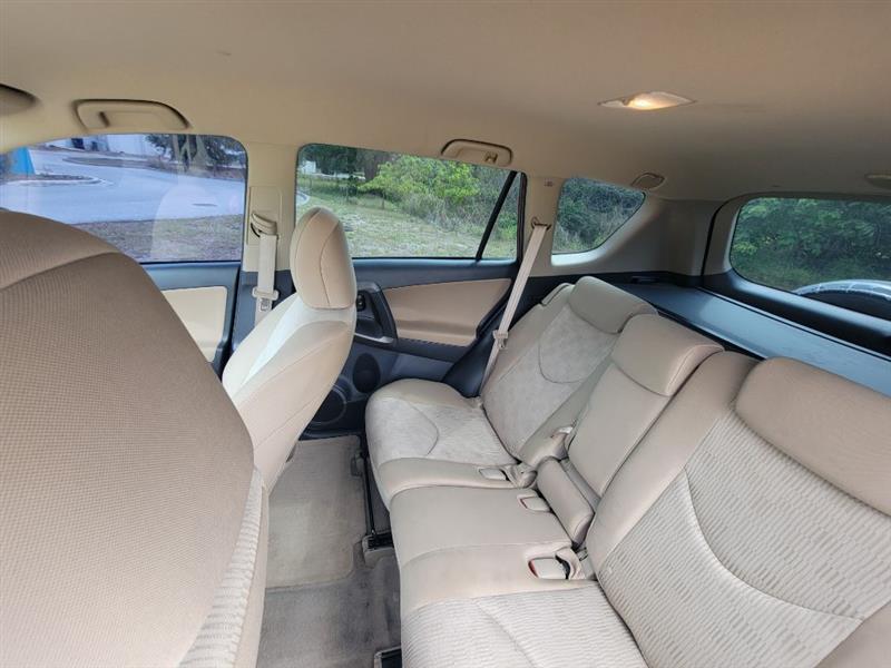 Toyota RAV4 Base I4 2WD 2009