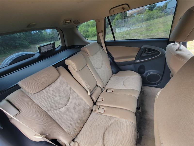 Toyota RAV4 Base I4 2WD 2009