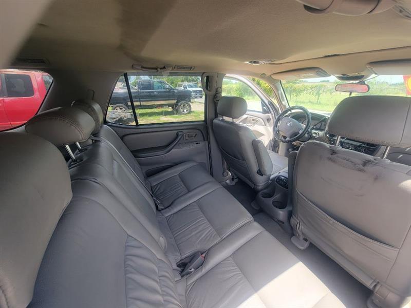 Toyota Sequoia SR5 2WD 2004