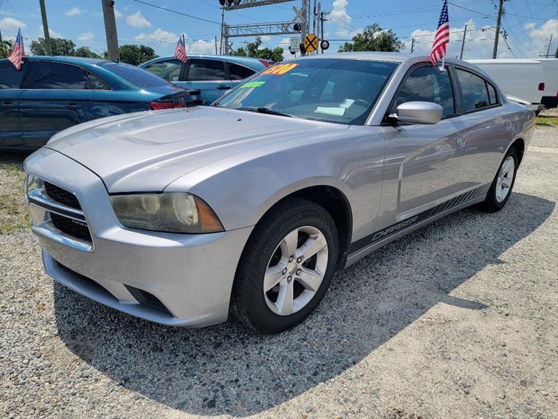 Dodge Charger SE 2011