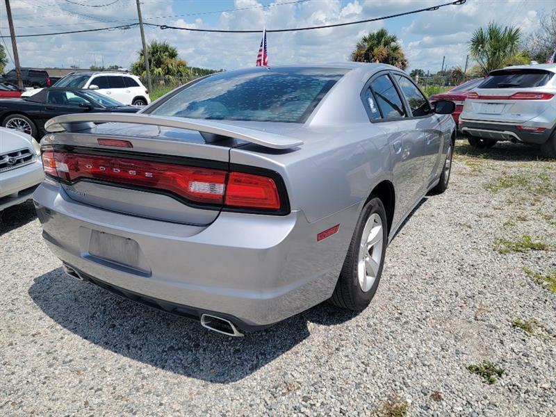 Dodge Charger SE 2011