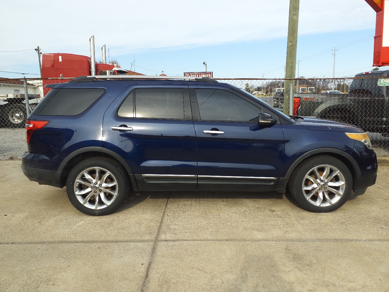 Ford Explorer XLT FWD 2011